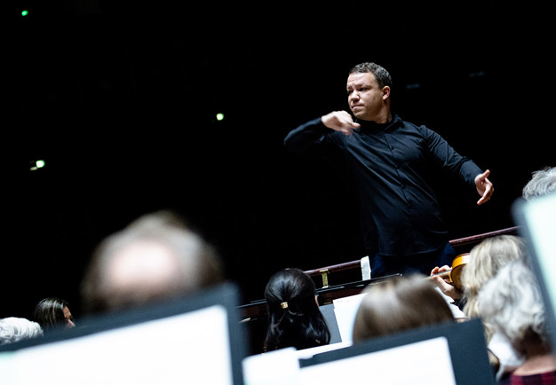 Man conducting. Photo.