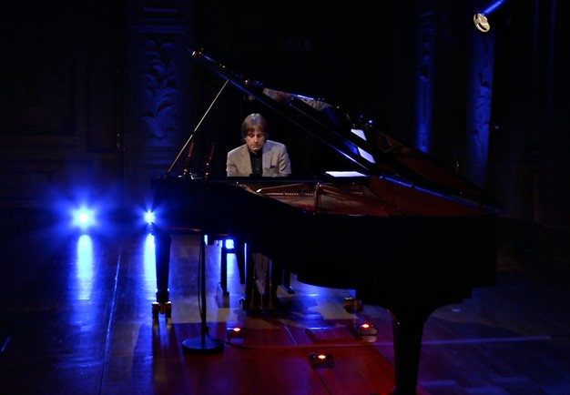 Man playing the piano. From the movie.