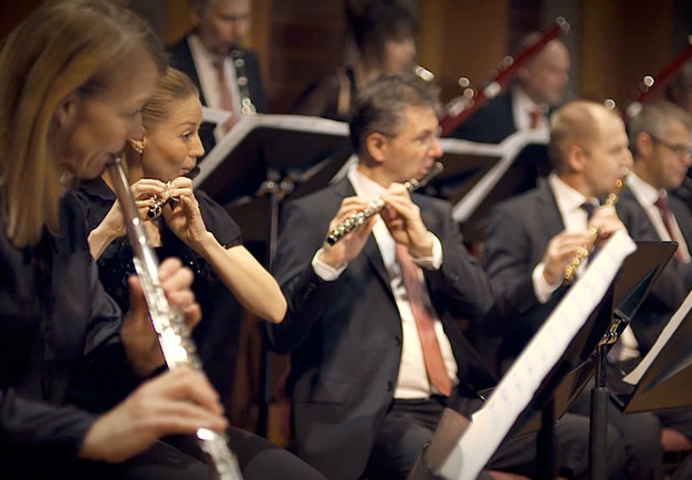 Musicians playing. Photo.